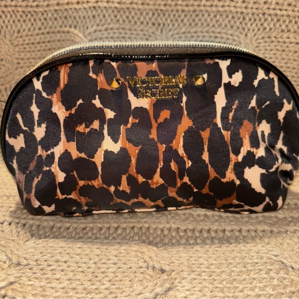 Victoria's Secret Leopard Cosmetic Makeup Case Red Lips Zipper Pull